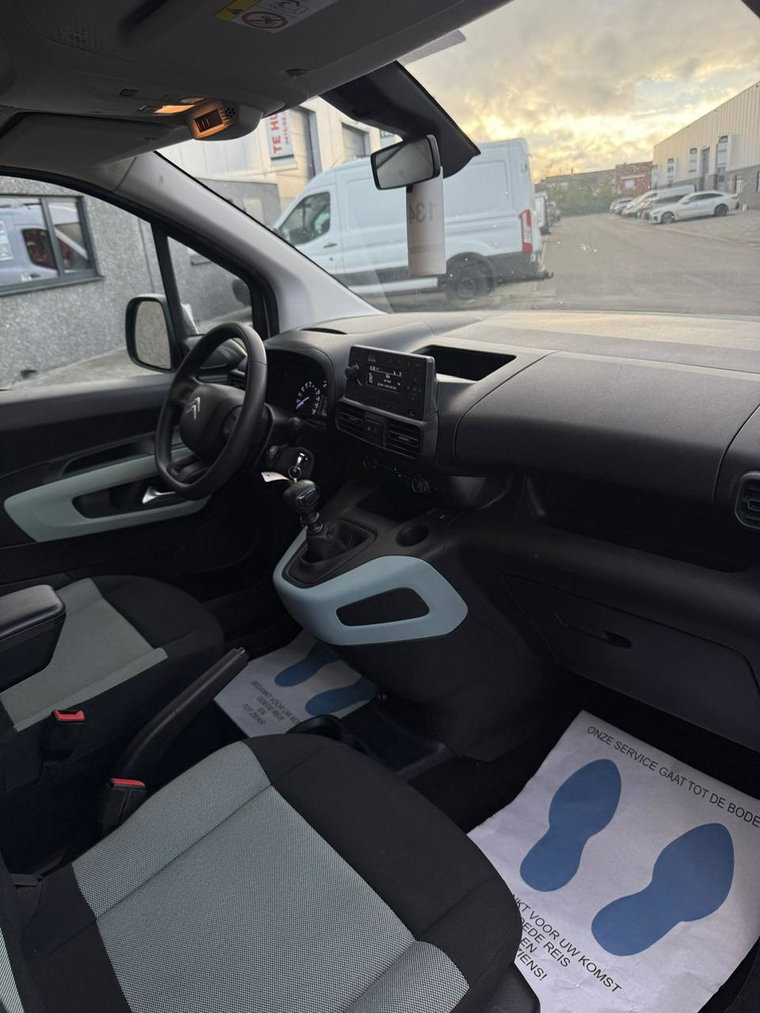Vehicle Image 23