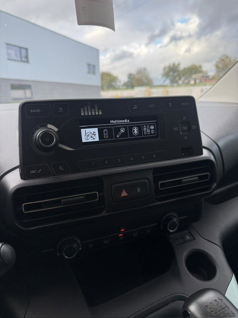 Vehicle Image 40
