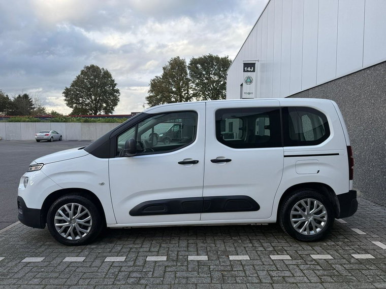 Vehicle Image 9