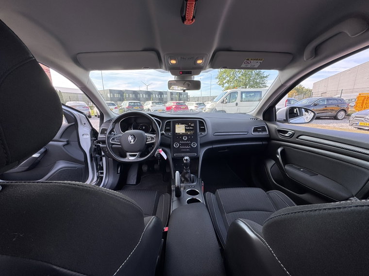 Vehicle Image 25