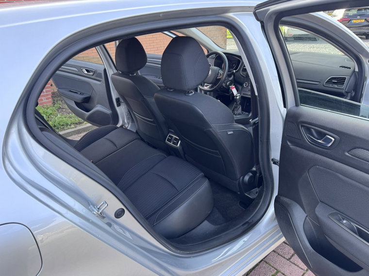 Vehicle Image 28