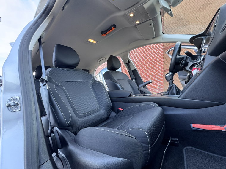 Vehicle Image 33