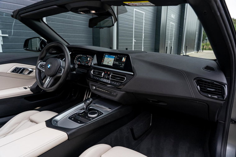 Vehicle Image 6