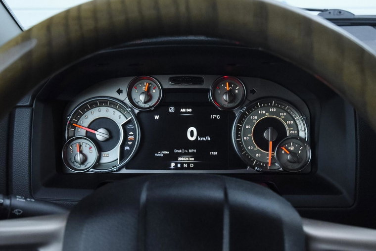 Vehicle Image 32