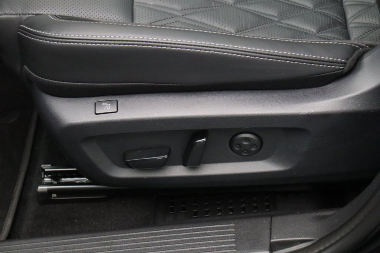 Vehicle Image 23