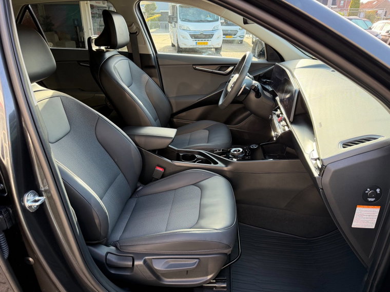 Vehicle Image 36