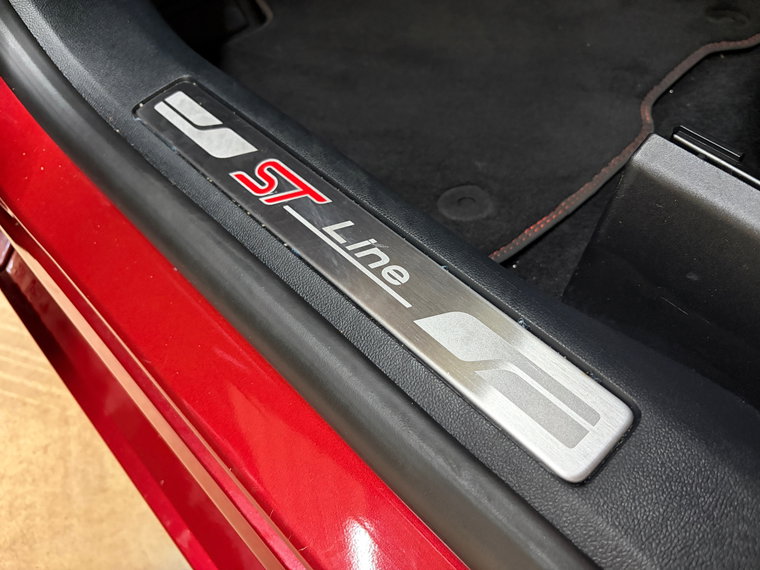 Vehicle Image 25