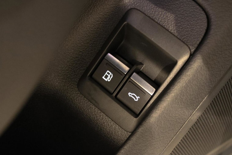 Vehicle Image 35
