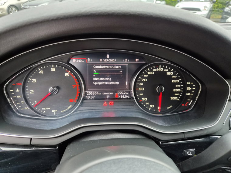 Vehicle Image 32