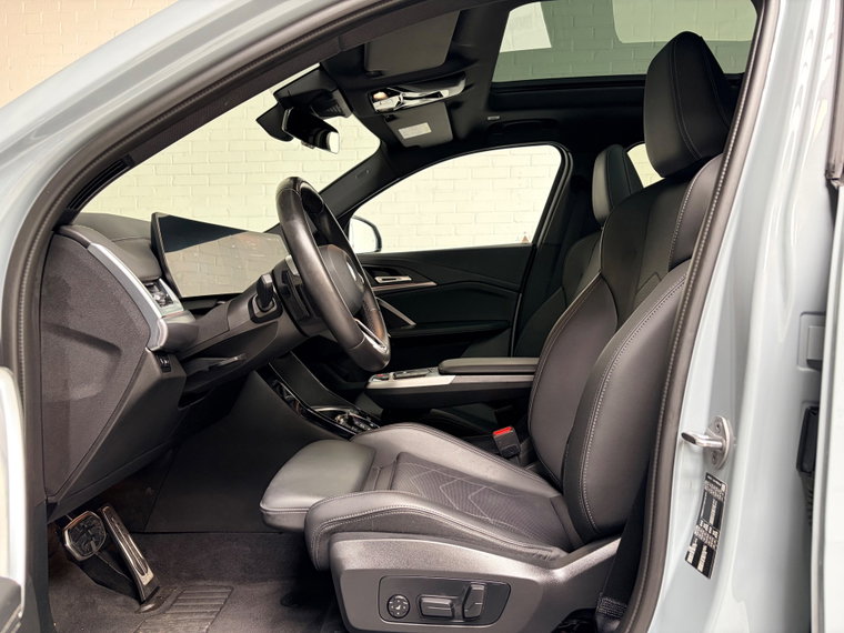 Vehicle Image 16