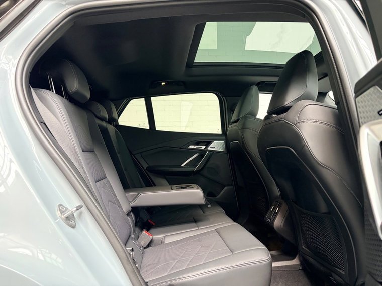 Vehicle Image 40