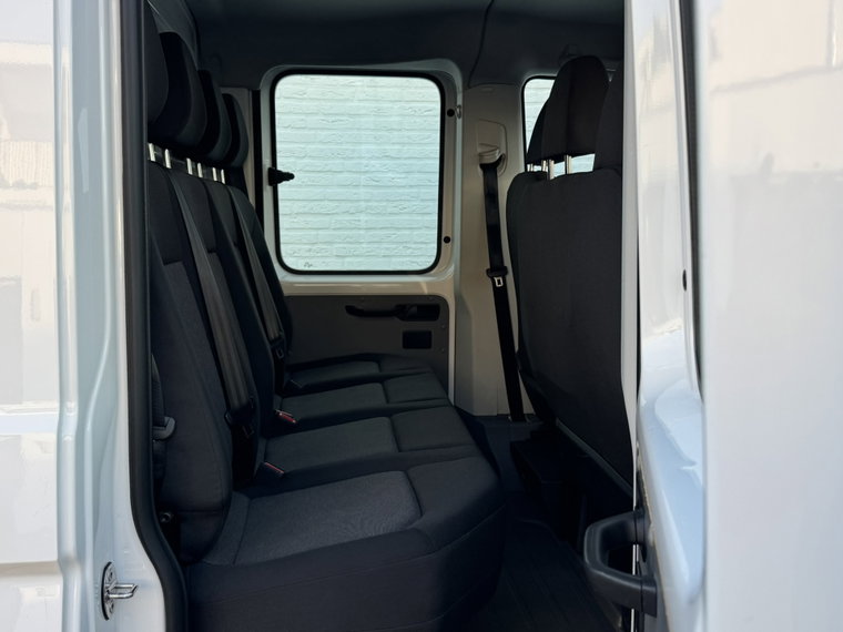 Vehicle Image 25