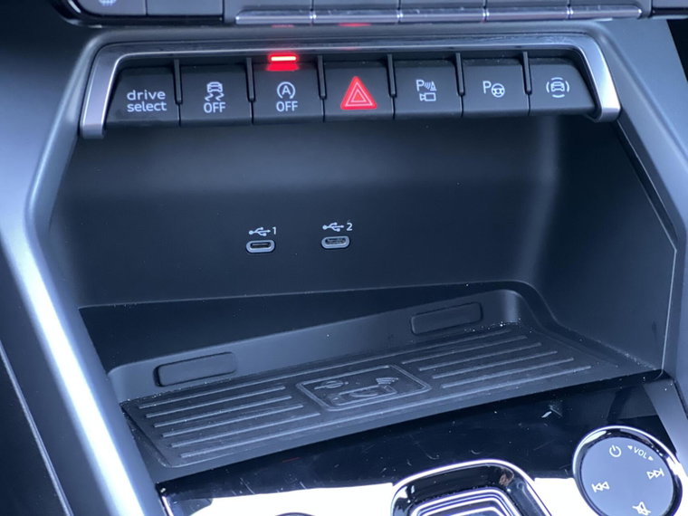 Vehicle Image 26