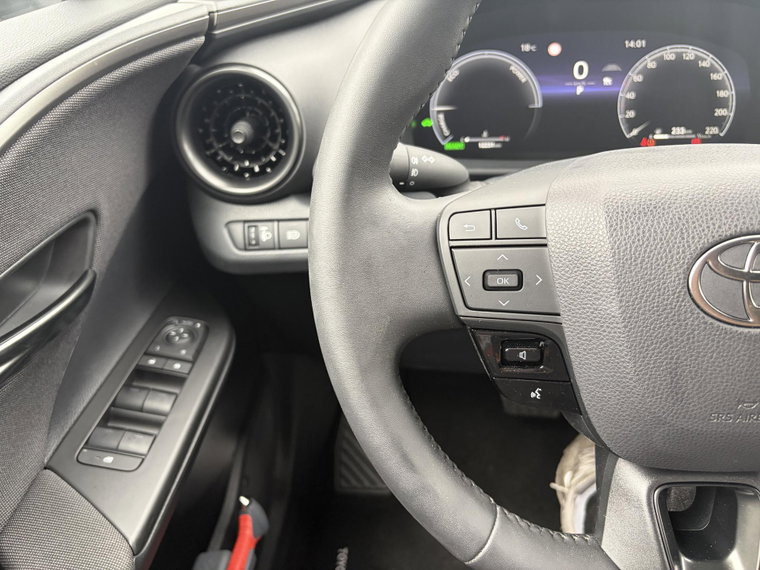 Vehicle Image 25