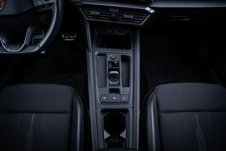 Vehicle Image 25