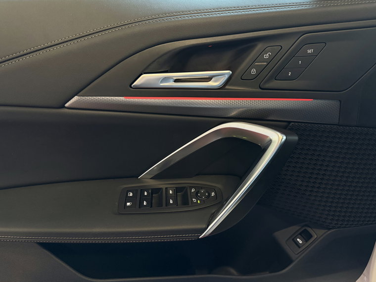 Vehicle Image 23