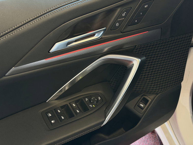 Vehicle Image 24