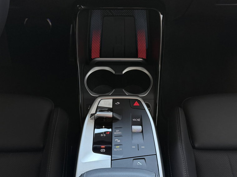 Vehicle Image 32
