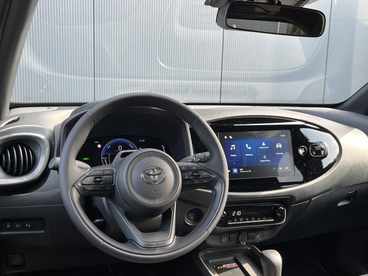 Vehicle Image 14