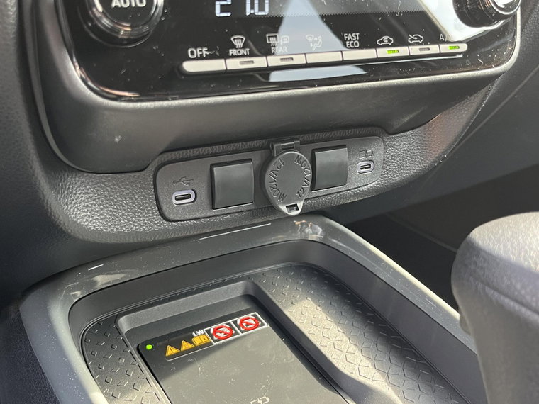 Vehicle Image 21