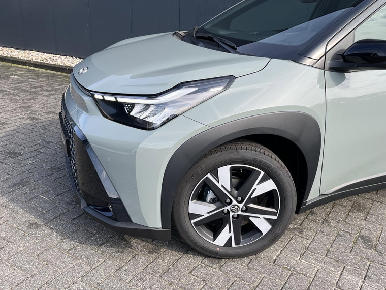 Vehicle Image 6