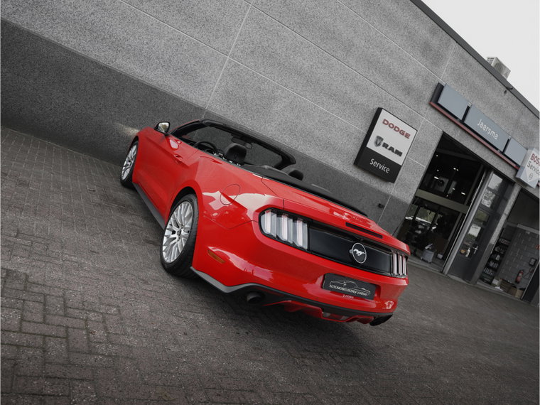 Vehicle Image 32