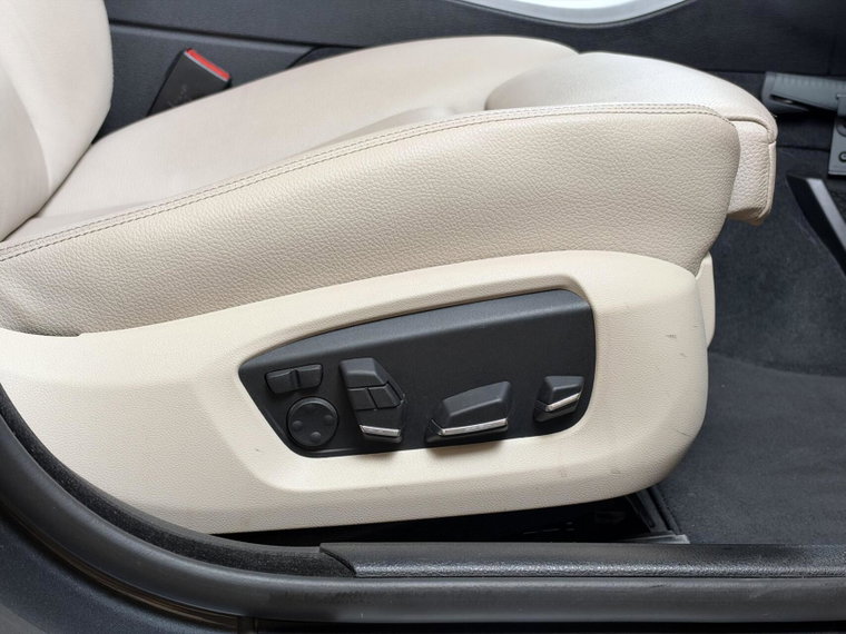 Vehicle Image 43