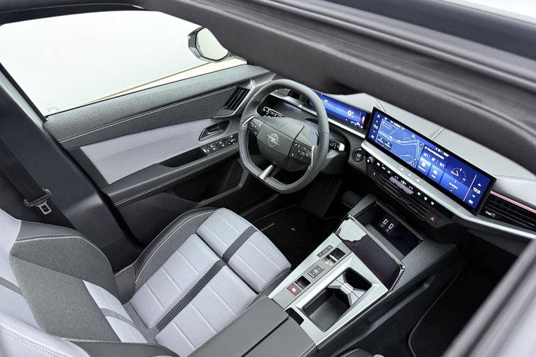 Vehicle Image 16