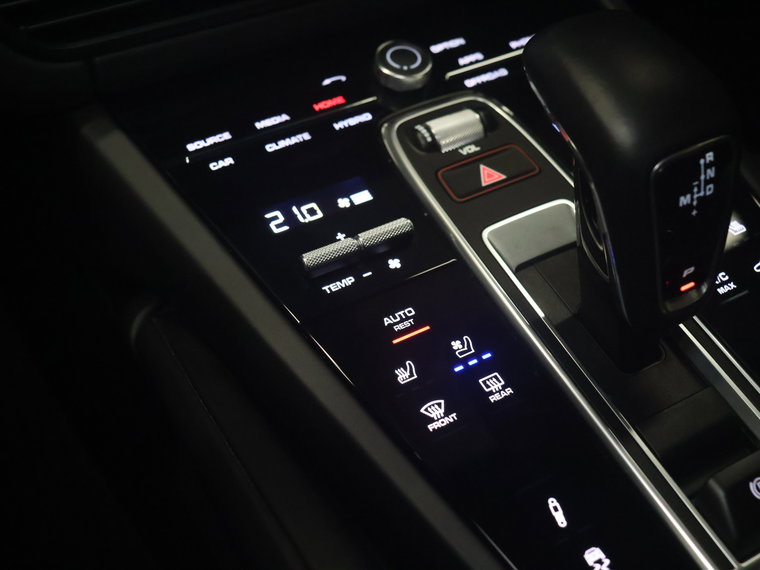 Vehicle Image 21