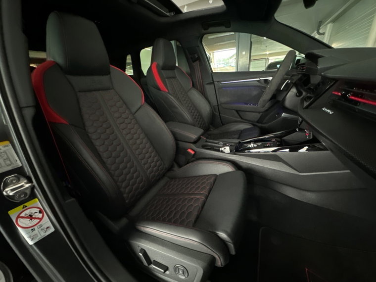Vehicle Image 42