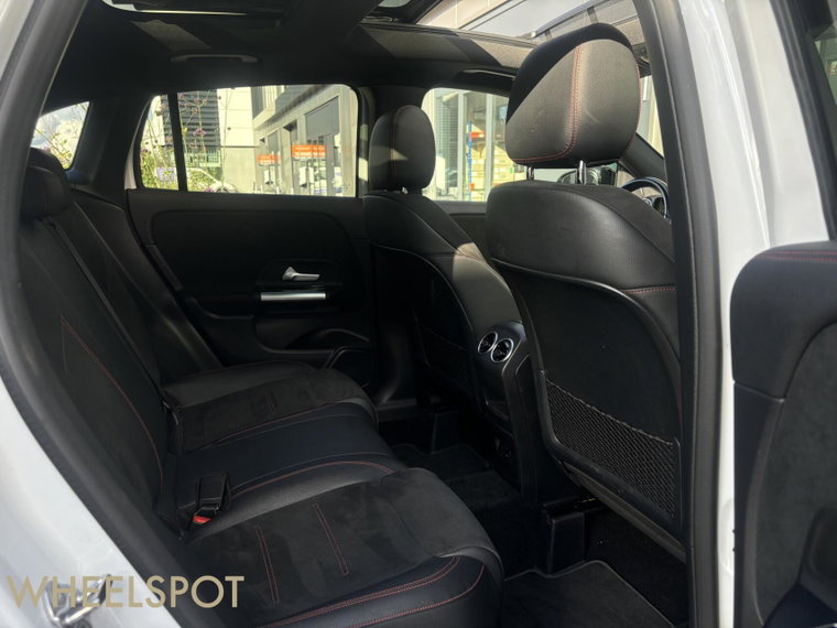 Vehicle Image 21