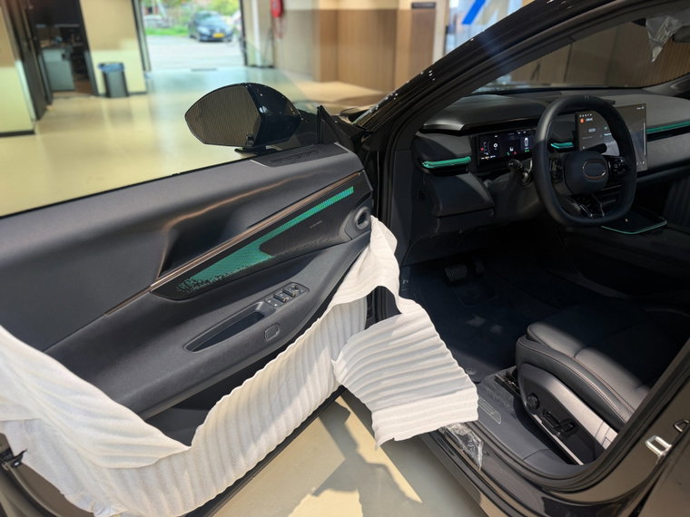 Vehicle Image 16