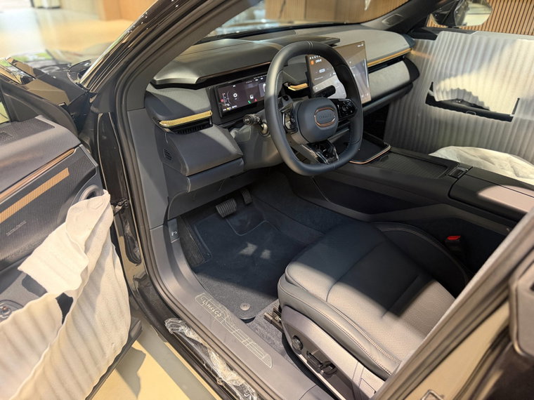 Vehicle Image 17