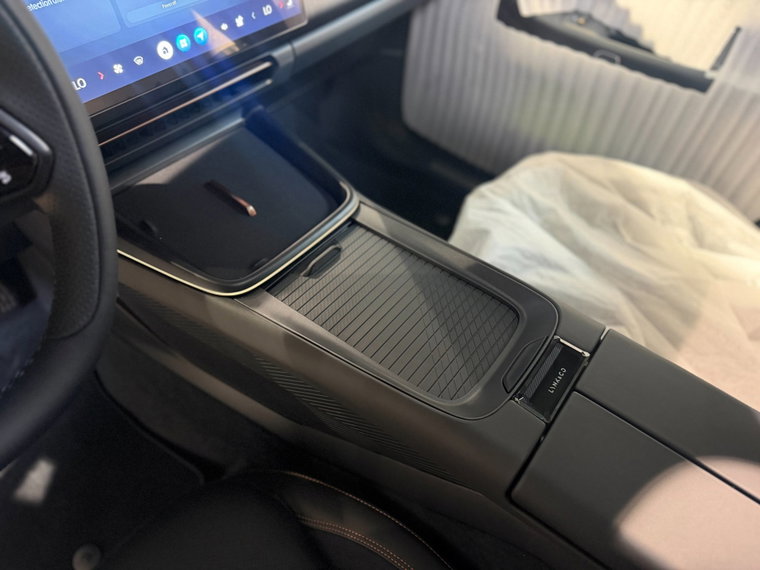 Vehicle Image 24