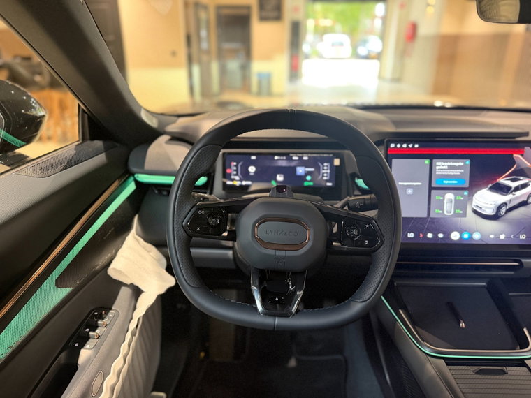 Vehicle Image 30