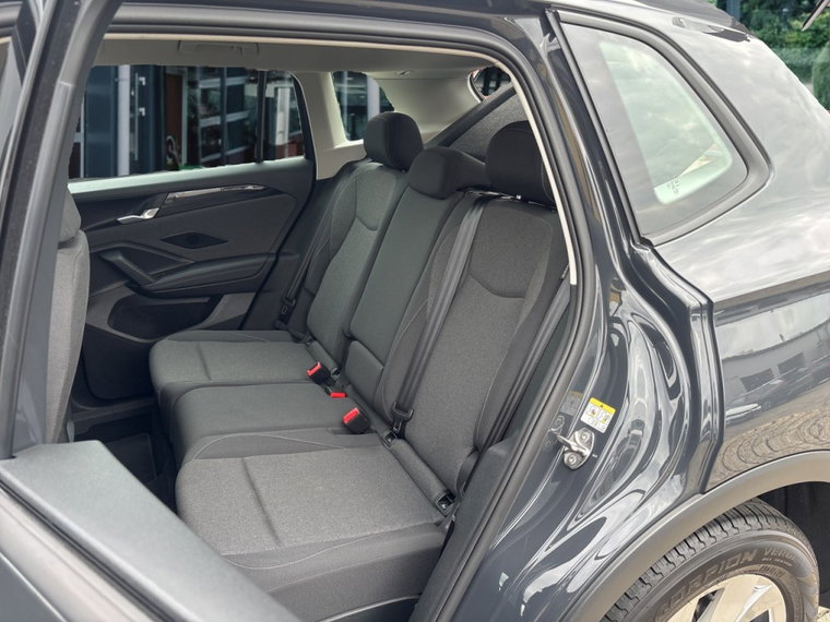Vehicle Image 13