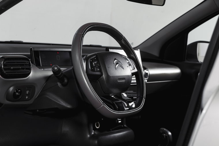 Vehicle Image 14