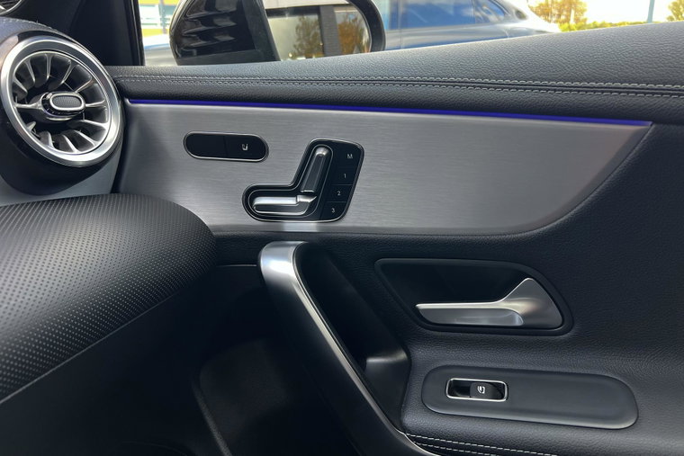 Vehicle Image 27