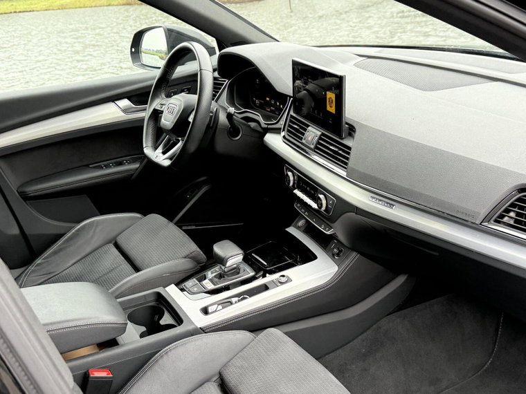 Vehicle Image 21