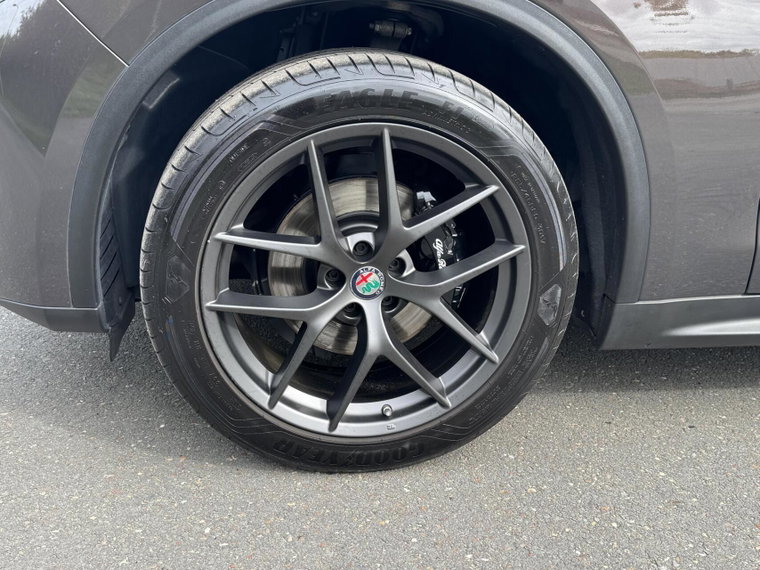 Vehicle Image 23