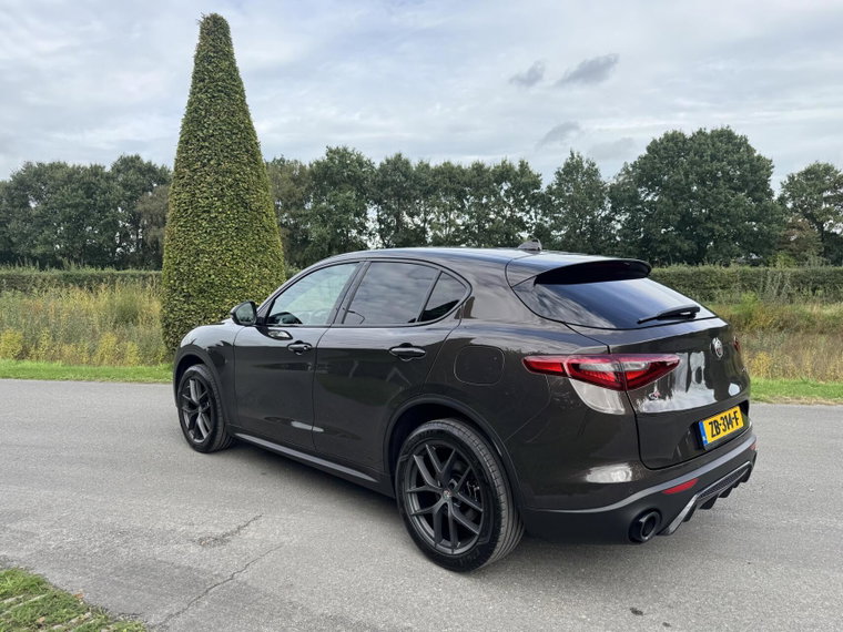 Vehicle Image 35