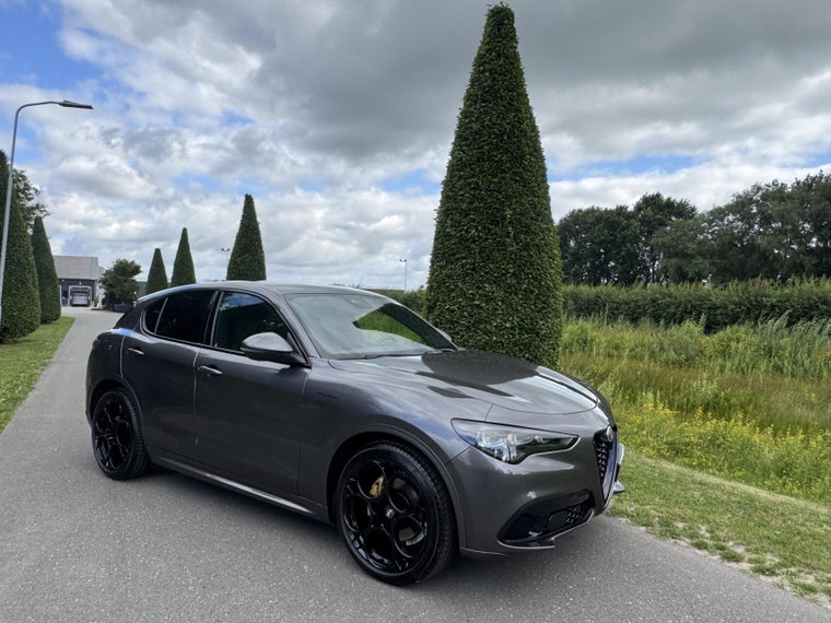 Vehicle Image 25