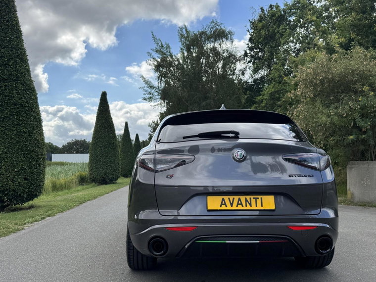 Vehicle Image 35
