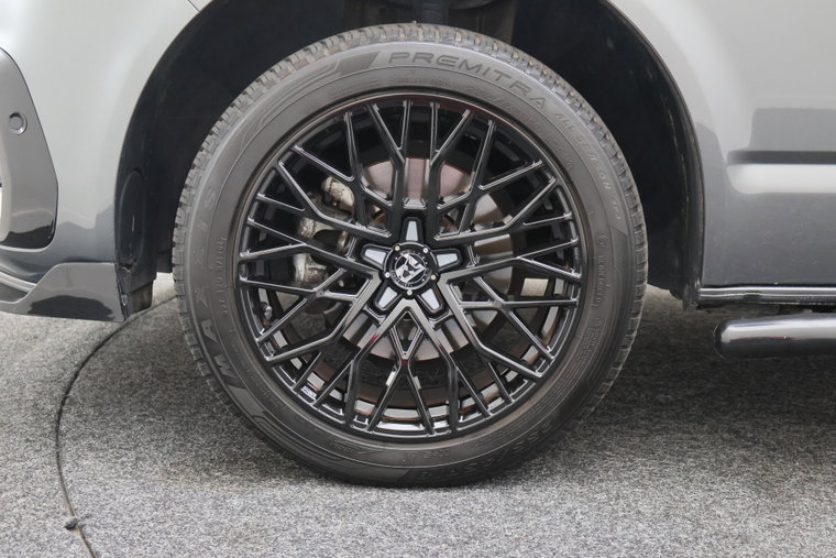 Vehicle Image 25