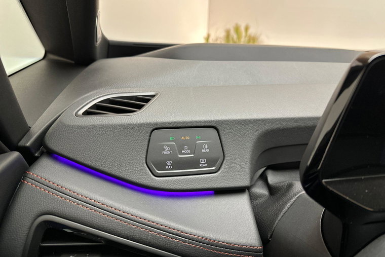 Vehicle Image 26