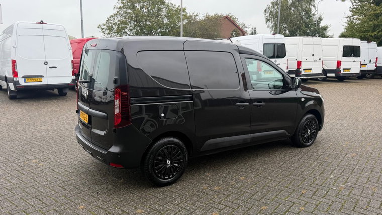 Vehicle Image 9