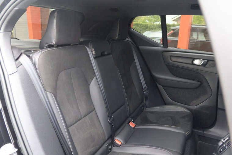 Vehicle Image 25