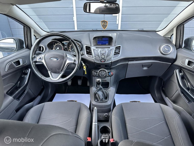 Vehicle Image 16