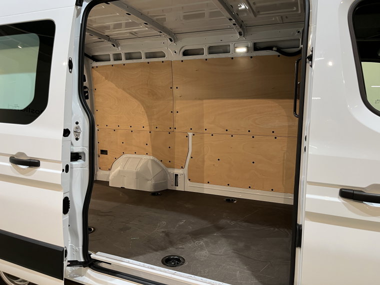 Vehicle Image 25