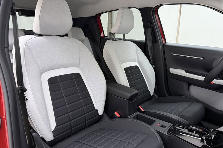 Vehicle Image 16